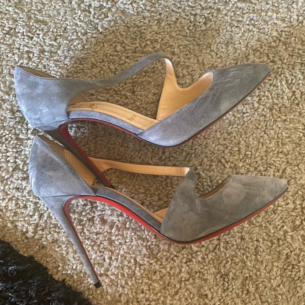CHRISTIAN LOUBOUTIN
Veau Velours Catchy One 100 Pumps 39 Shadow
